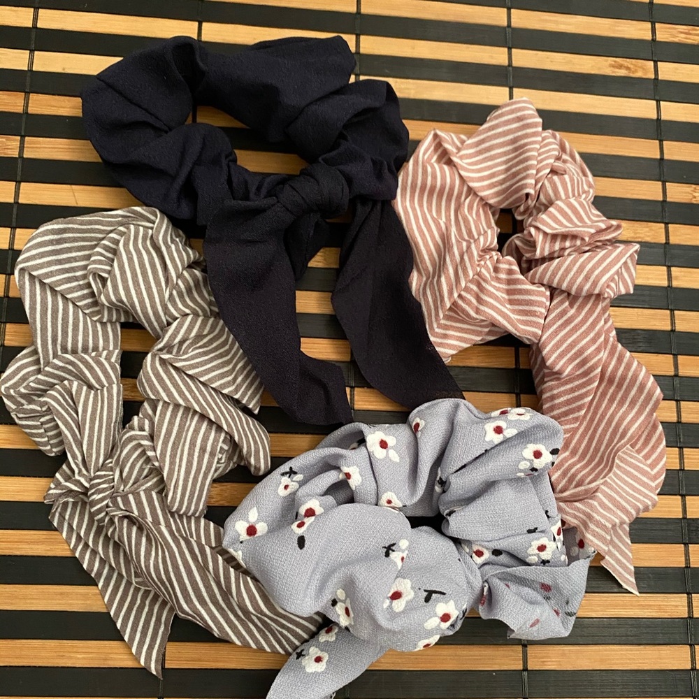 4 New bow scrunchies